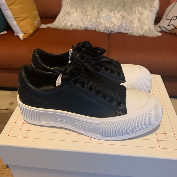 Alexander McQueen - Picture 2 of 4